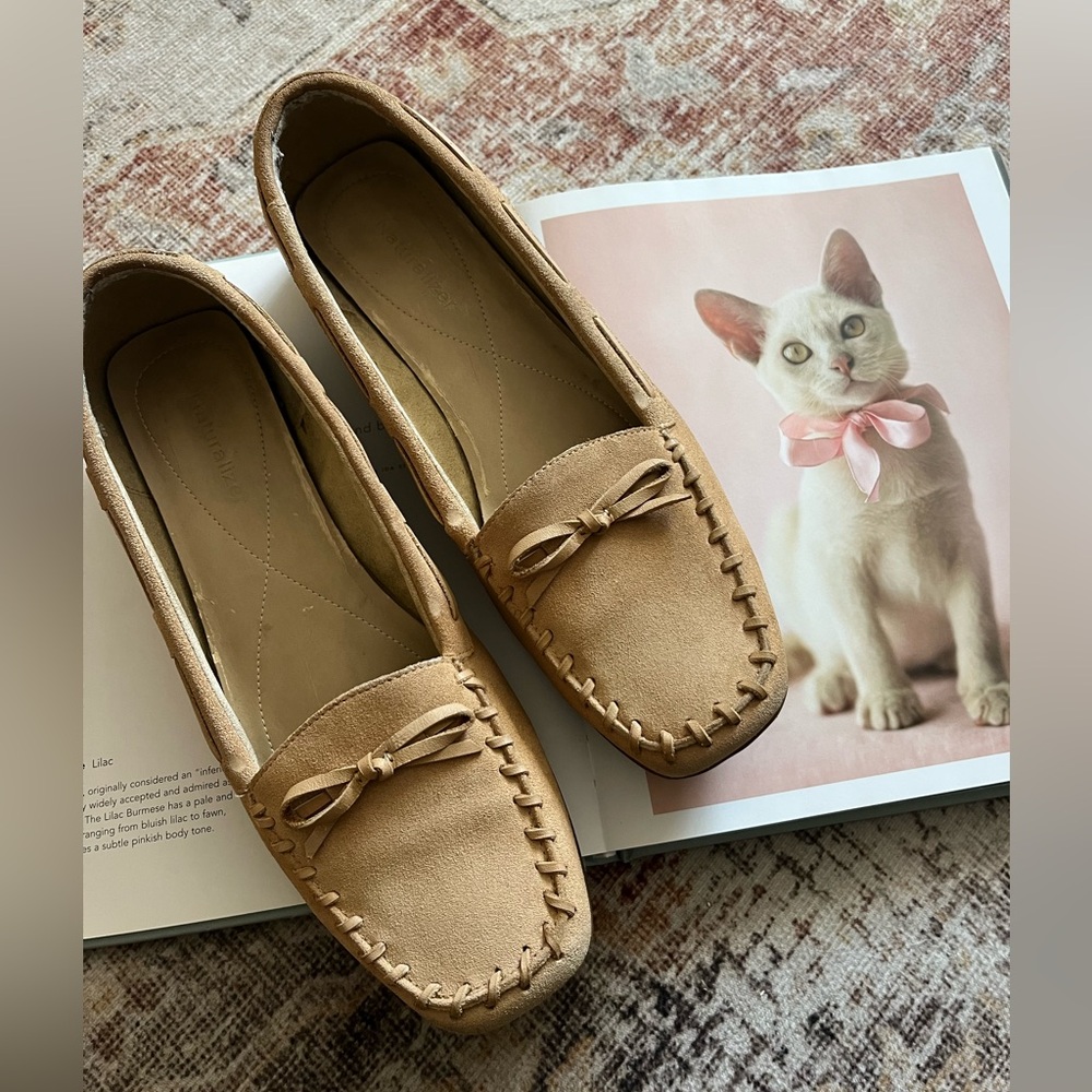 Naturalizer Beige Suede Loafers